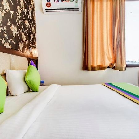 Hotel Blossom Rooms - Fully Ac Tajganj Exterior photo