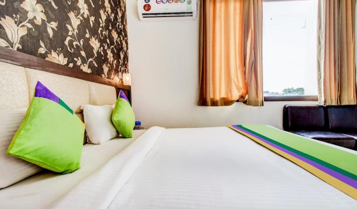 Hotel Blossom Rooms - Fully Ac Tajganj Exterior photo
