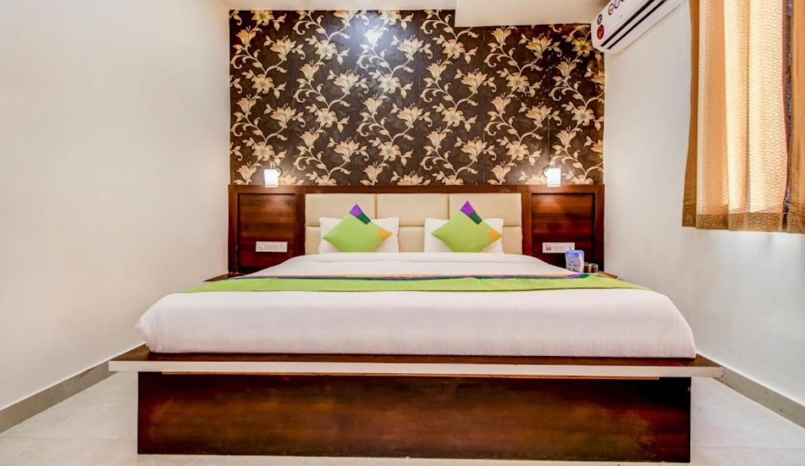 Hotel Blossom Rooms - Fully Ac Tajganj Exterior photo